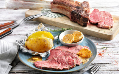 Tomahawk_Steak_mit_Folienkartoffel_und_Chilibutter-1